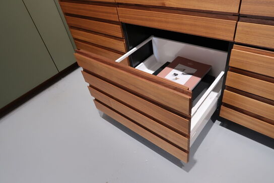 Køkkeninventar i valnød/grøn linoleum  FORM PLUS +