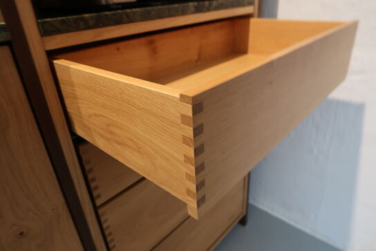 Køkken i røget egetræ  FORM PLUS+ 