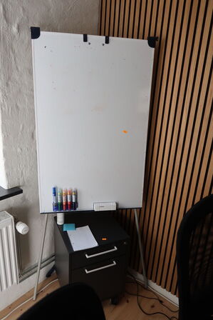 Hæve/sænkebord m. stol, skuffmodul mv.  IKEA Model: 002.552.56 