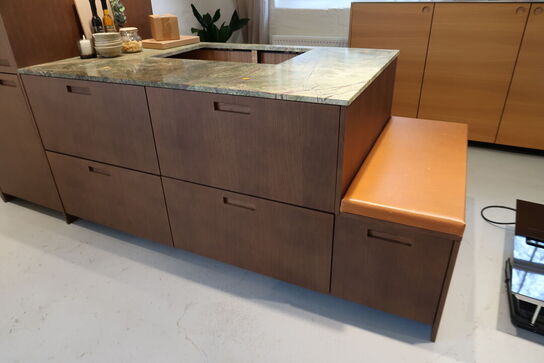 Køkken i røget egetræ  FORM PLUS+ 