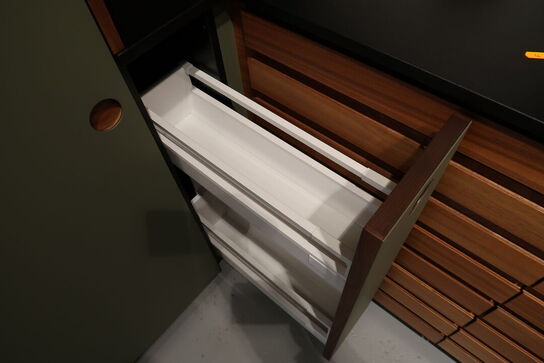 Køkkeninventar i valnød/grøn linoleum  FORM PLUS +