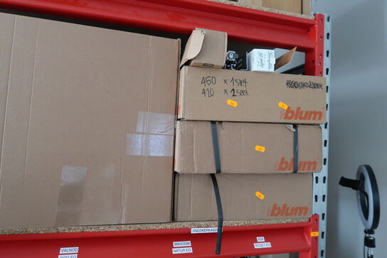 Indhold i pallereol bla. Møbelprøver FORM PLUS+