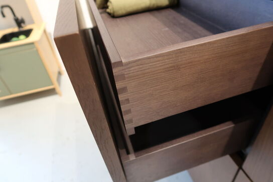 Køkken i røget egetræ  FORM PLUS+ 