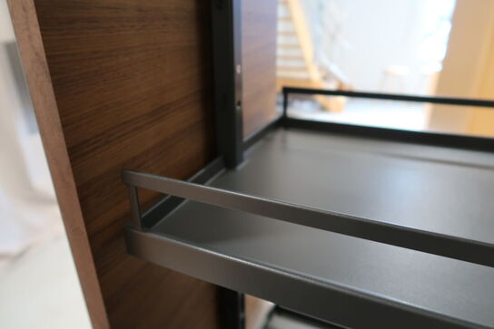 Køkkeninventar i valnød/grøn linoleum  FORM PLUS +