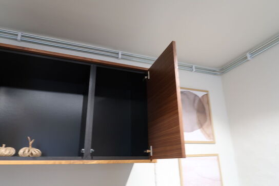 Køkkeninventar i valnød/grøn linoleum  FORM PLUS +