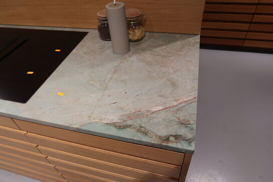 Køkkenø i egetræ m. marmorbordplade FORM PLUS+