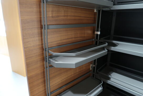 Køkkeninventar i valnød/grøn linoleum  FORM PLUS +