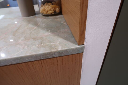 Køkkenø i egetræ m. marmorbordplade FORM PLUS+