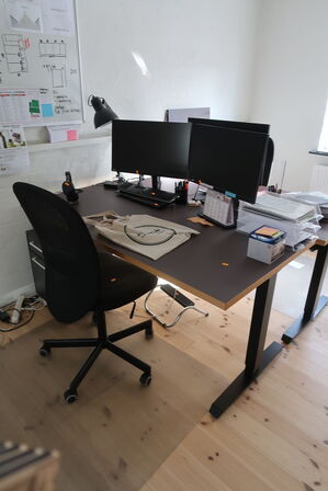 Hæve/sænkebord m. stol & skuffmodul IKEA Model: 