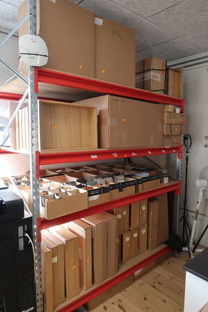 Indhold i pallereol bla. Møbelprøver FORM PLUS+