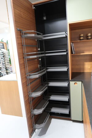 Køkkeninventar i valnød/grøn linoleum  FORM PLUS +