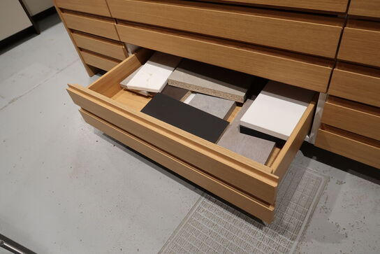 Køkkenø i egetræ m. marmorbordplade FORM PLUS+