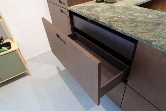 Køkken i røget egetræ  FORM PLUS+ 