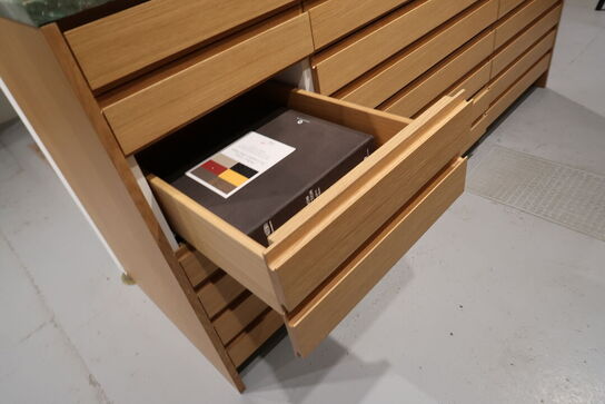 Køkkenø i egetræ m. marmorbordplade FORM PLUS+