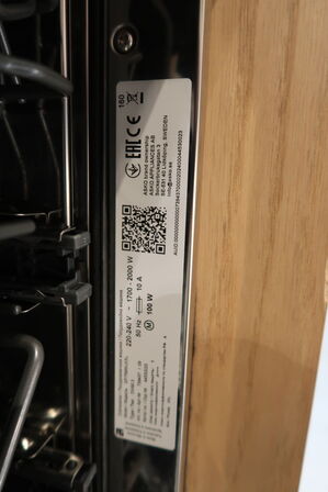 Køkkenø i egetræ mflg. Opvasker FORM PLUS+/ ASKO Model: DFi756MUXXL