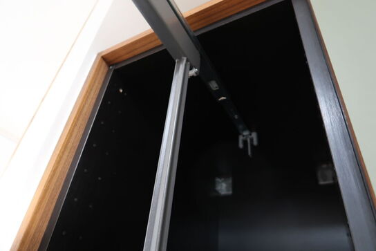 Køkkeninventar i valnød/grøn linoleum  FORM PLUS +