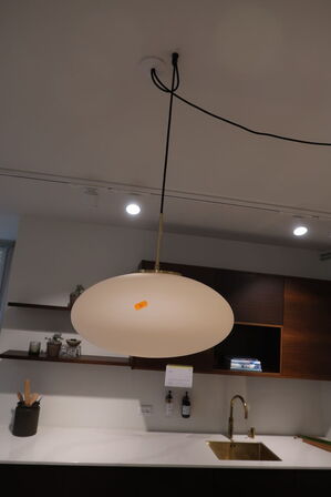 Pendellampe i glas m. messingholder