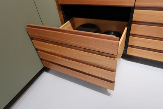 Køkkeninventar i valnød/grøn linoleum  FORM PLUS +