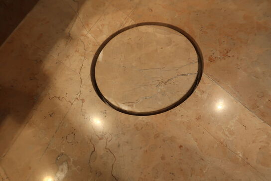 Køkkenø i egetræ mflg. Opvasker FORM PLUS+/ ASKO Model: DFi756MUXXL