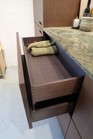 Køkken i røget egetræ  FORM PLUS+ 