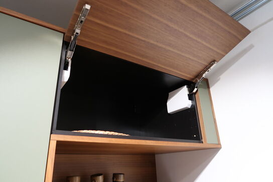 Køkkeninventar i valnød/grøn linoleum  FORM PLUS +