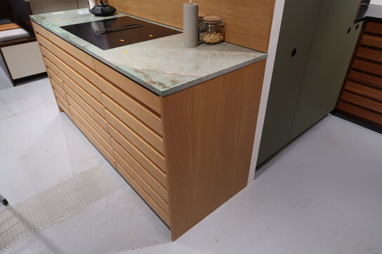 Køkkenø i egetræ m. marmorbordplade FORM PLUS+