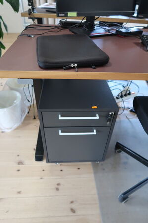 Hæve/sænkebord m. stol & skuffmodul IKEA Model: 002.552.56 