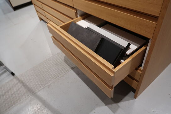 Køkkenø i egetræ m. marmorbordplade FORM PLUS+