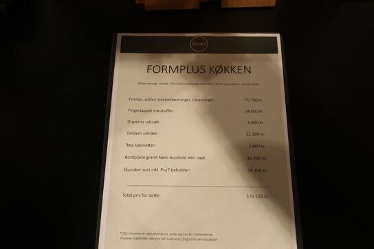 Køkkeninventar i valnød/grøn linoleum  FORM PLUS +