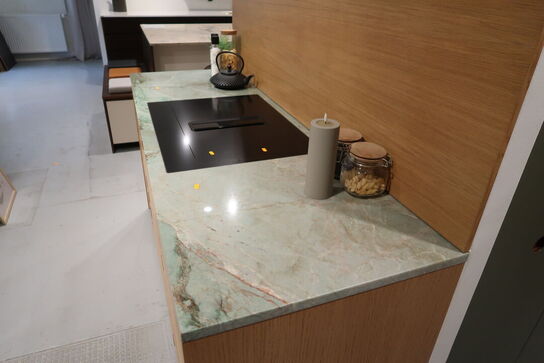 Køkkenø i egetræ m. marmorbordplade FORM PLUS+