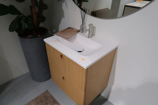 Toiletinventar i egetræ  FORM PLUS+