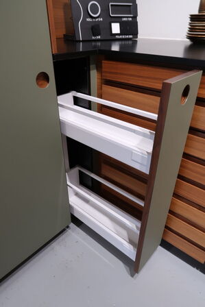 Køkkeninventar i valnød/grøn linoleum  FORM PLUS +