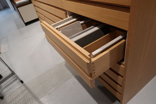 Køkkenø i egetræ m. marmorbordplade FORM PLUS+