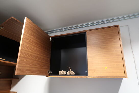 Køkkeninventar i valnød/grøn linoleum  FORM PLUS +