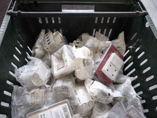 Kurv med div. El-produkter