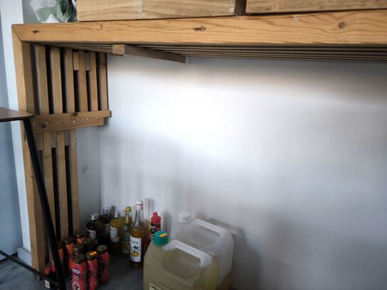 Barbord i træ (uden indhold)