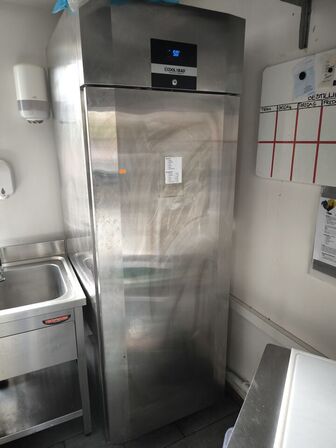 Køleskab COOL HEAD CR7