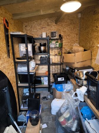 Indhold i skur (se beskrivelse)