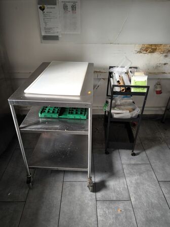 2 stk. Rullevogne med indhold