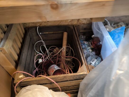 Indhold i skur (se beskrivelse)