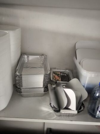 Diverse indhold på hylder