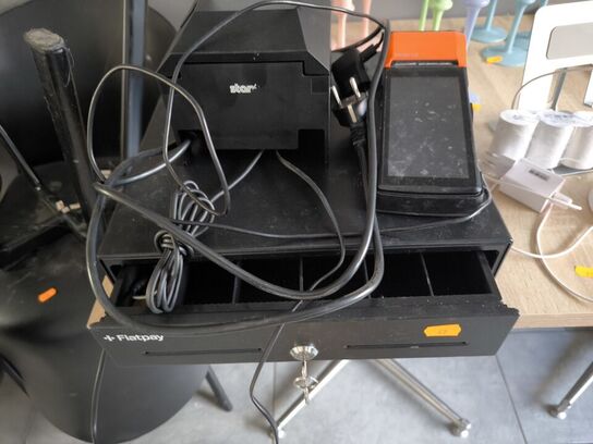 Kasseapparat med bonprinter og FLATPAY terminal
