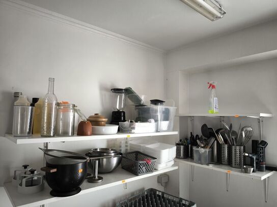 Diverse indhold på hylder