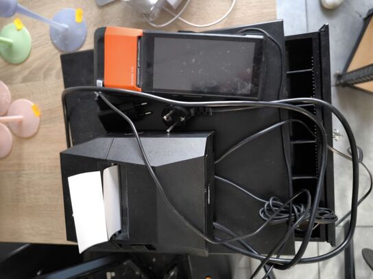 Kasseapparat med bonprinter og FLATPAY terminal