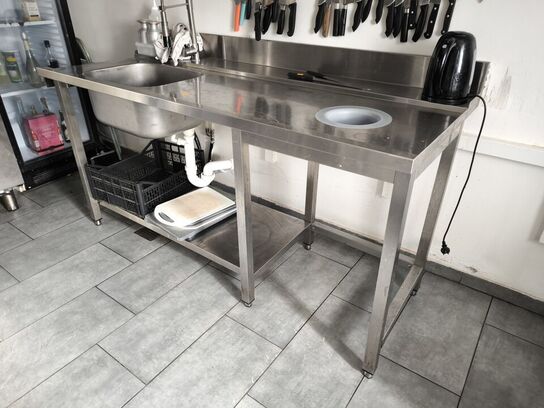 Stålbord med vask