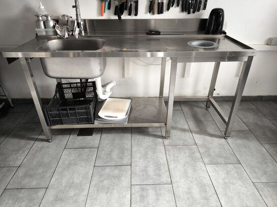 Stålbord med vask
