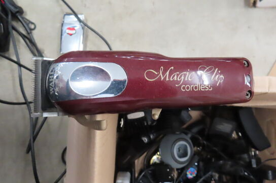 Kasse med diverse timmere samt 3 stk. hårtørrer