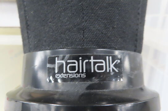 Parykstativ samt kasse med extensions HAIRTALK EXTENSIONS