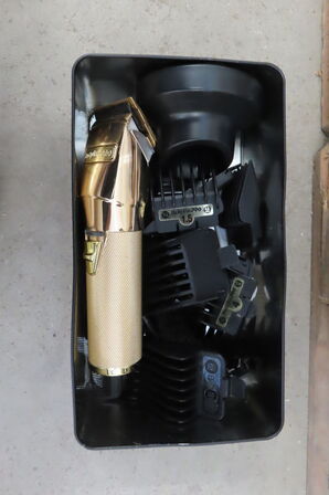 2 stk. Glattebørster samt trimmer