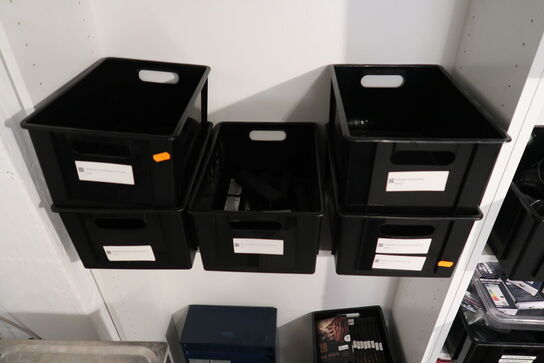 2 stk. reoler med indhold